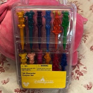 Disneyland Hong Kong 24 Character Crayon set NIB